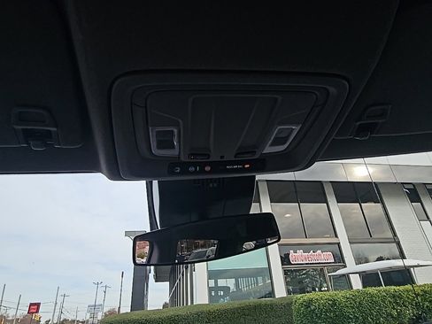 Used 2022 Chevrolet Silverado 1500 LT image 24