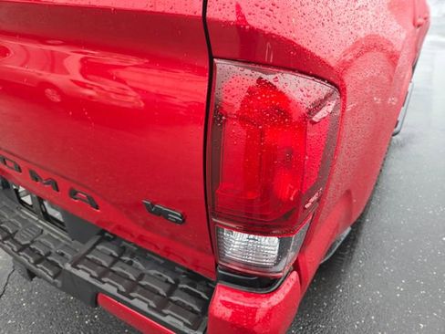 Used 2022 Toyota Tacoma SR AWD/4WD image 18