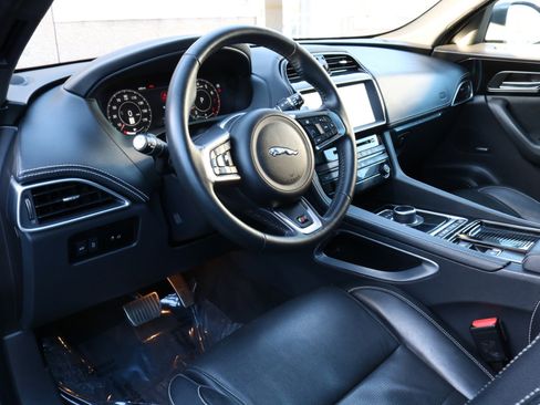 Used 2019 Jaguar F-PACE S image 20