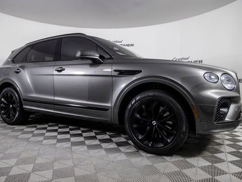 Used 2022 Bentley Bentayga image 3