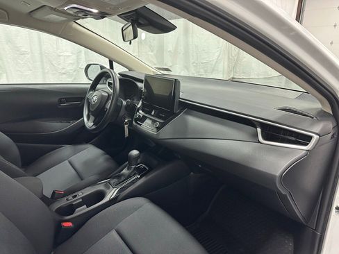 Used 2025 Toyota Corolla LE image 56