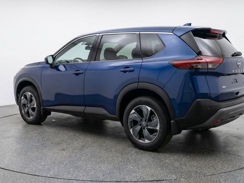 Used 2025 Nissan Rogue SV AWD/4WD image 6