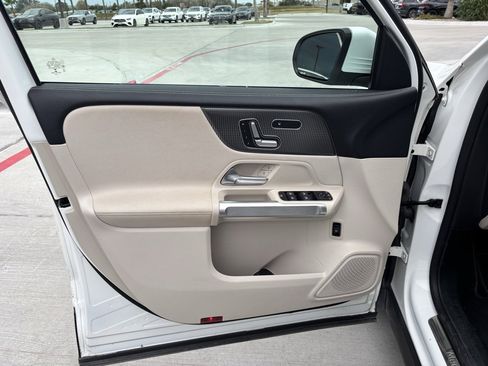 Certified 2022 Mercedes-Benz GLB 250 image 8