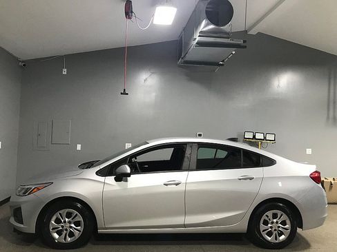 Used 2019 Chevrolet Cruze LS w/ LS Fleet Convenience Package FWD image 6