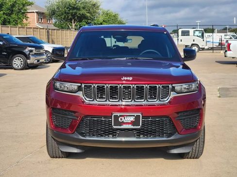 Used 2025 Jeep Grand Cherokee Laredo X w/ Luxury Tech Group I RWD image 11