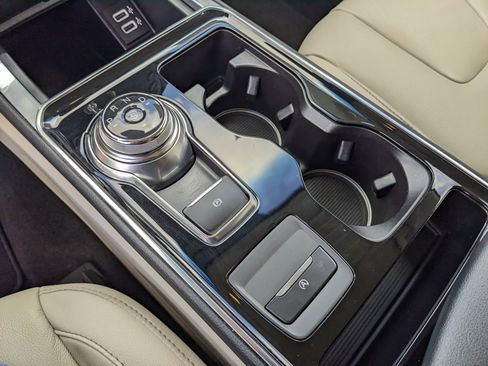 Used 2019 Ford Edge Titanium image 31