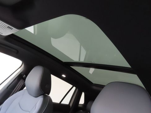 New 2026 Volkswagen Tiguan SE R-Line image 22