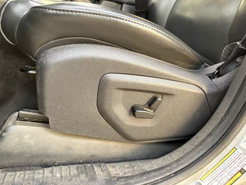 Used 2010 Jeep Commander Limited w/ Trailer Tow Group IV image 11