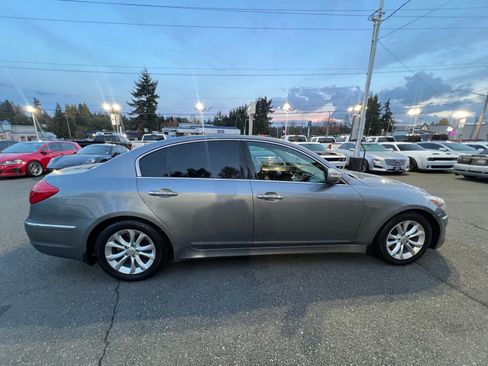 Used 2013 Hyundai Genesis 3.8 image 7