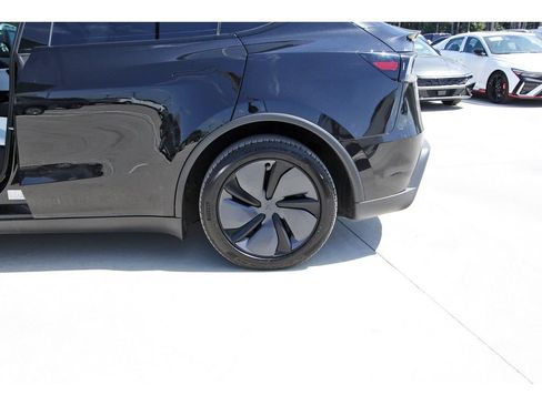 Used 2026 Tesla Model Y 2WD image 27