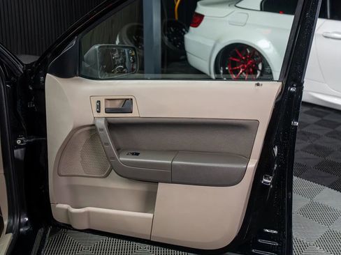 Used 2010 Ford Focus SE image 21