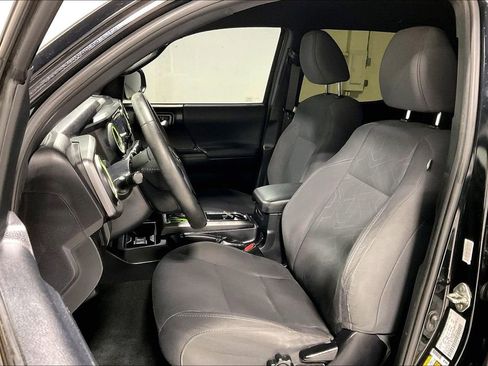 Used 2019 Toyota Tacoma TRD Off-Road image 32