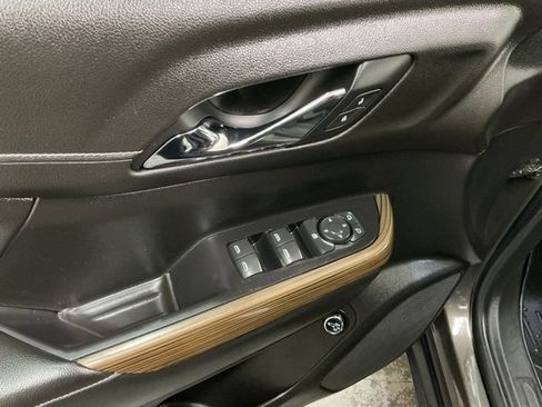 Used 2019 GMC Acadia SLE image 16