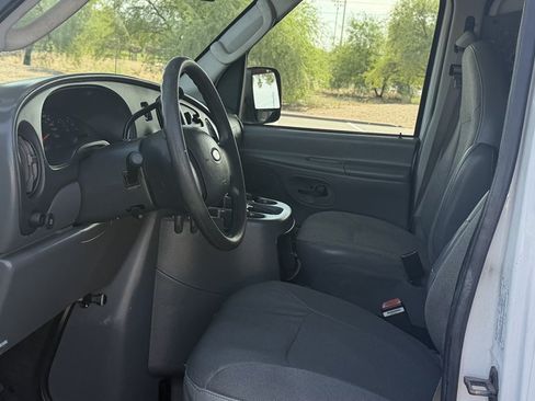 Used 2004 Ford E-150 and Econoline 150 RWD image 10