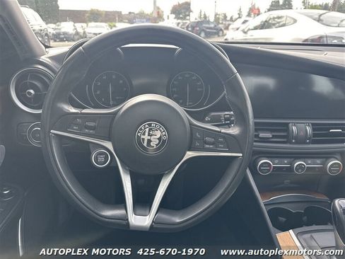 Used 2017 Alfa Romeo Giulia Ti w/ TI Lusso Light Wood Package image 18