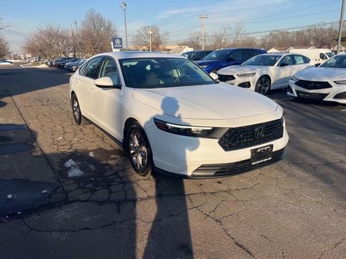 Used 2023 Honda Accord EX image 19