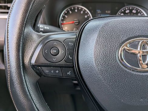 Used 2020 Toyota RAV4 LE image 18