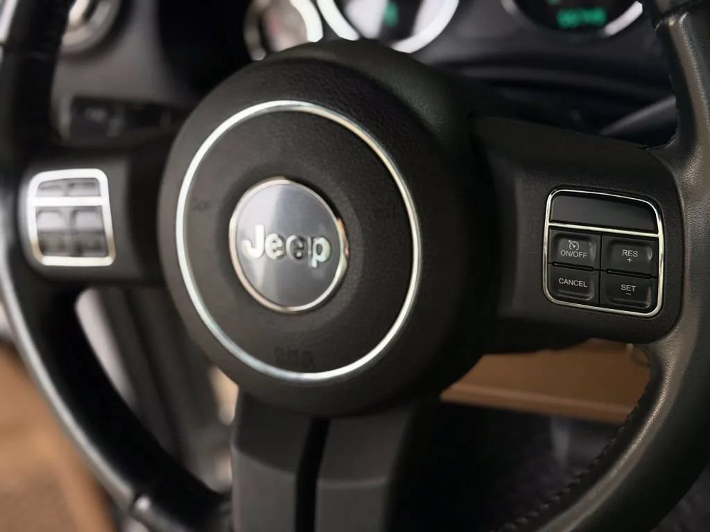 Used 2011 Jeep Wrangler Unlimited Rubicon w/ Dual Top Group AWD/4WD image 42