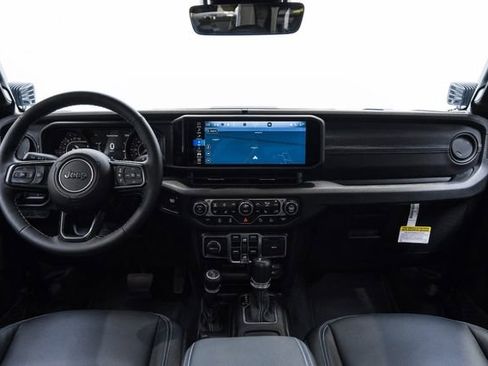 Used 2025 Jeep Gladiator Sport AWD/4WD image 11