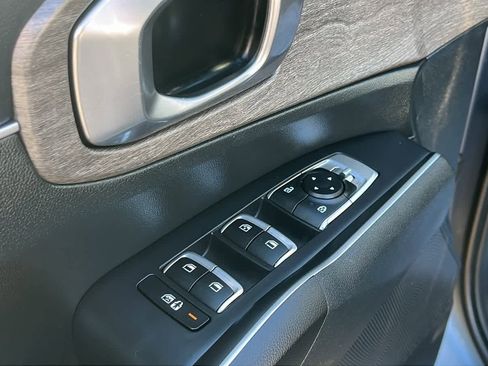 Used 2023 Kia Sorento S image 25