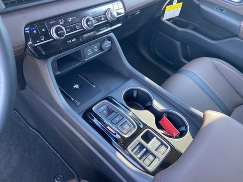 Used 2025 Honda Pilot Elite image 19