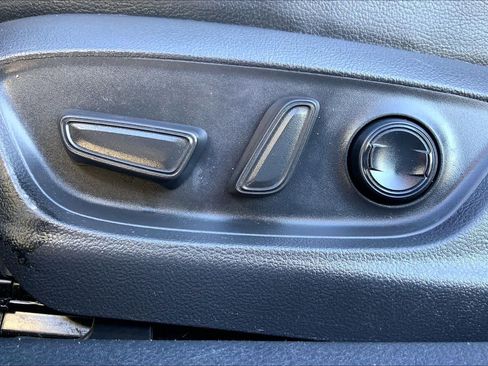 Used 2021 Toyota Camry SE w/ Carpet Mat Package (TMS) image 33