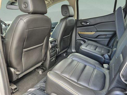 Used 2017 GMC Acadia Denali w/ Technology Package FWD image 16