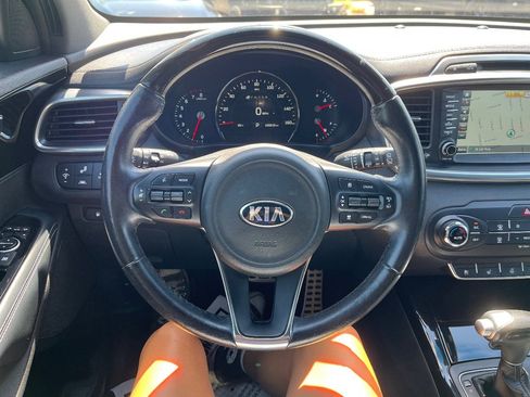 Used 2017 Kia Sorento SX image 18