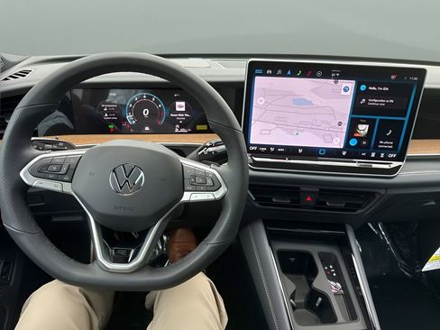 New 2026 Volkswagen Tiguan SEL R-Line AWD/4WD image 11