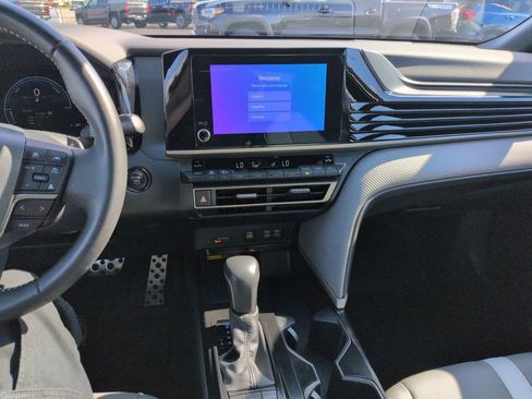 Certified 2025 Toyota Camry SE image 17