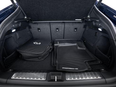 Certified 2025 Porsche Macan 4 Electric image 23