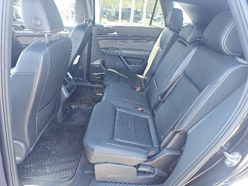 Used 2023 Volkswagen Atlas Cross Sport SE w/ Black Wheel Package AWD/4WD image 8