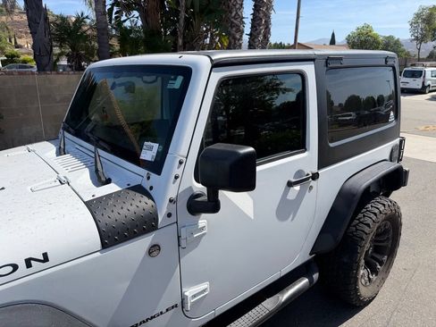 Used 2015 Jeep Wrangler Rubicon w/ Connectivity Group AWD/4WD image 8