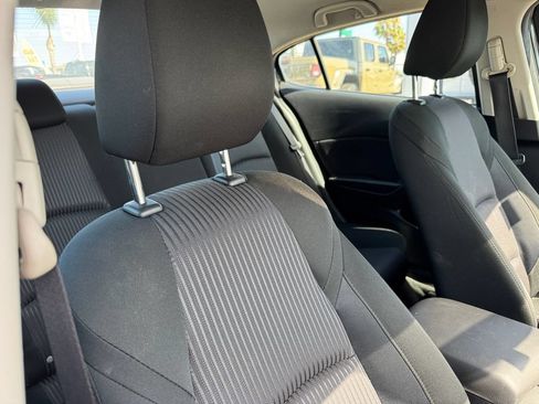 Used 2015 MAZDA MAZDA3 i Touring FWD image 2