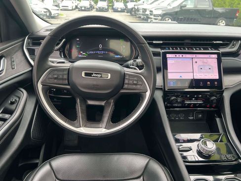 Used 2023 Jeep Grand Cherokee 4WD 4xe w/ Luxury Tech Group II image 21