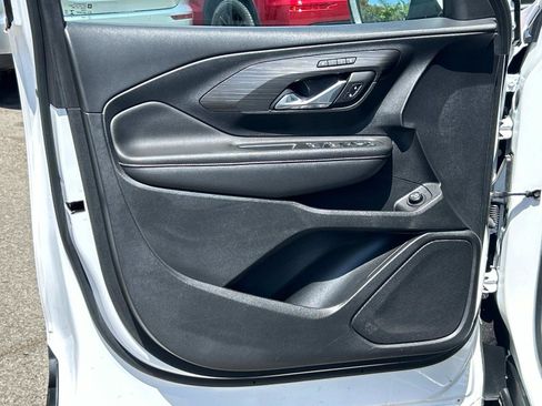 Used 2022 GMC Terrain SLT image 17