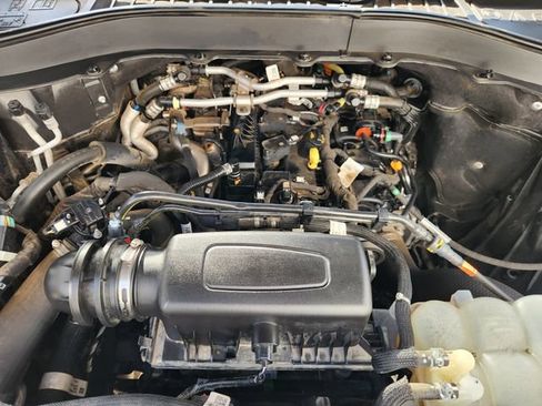 Used 2021 Ford Explorer XLT w/ Equipment Group 202A RWD image 31