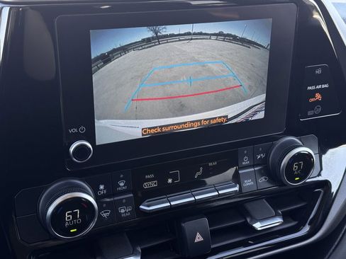 Used 2024 Toyota Highlander LE image 18