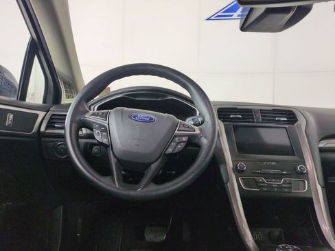 Used 2019 Ford Fusion SE image 15