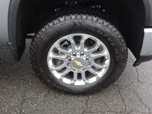 Used 2025 Chevrolet Silverado 2500 LTZ w/ LTZ Plus Package image 38