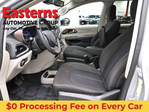 Used 2023 Chrysler Voyager LX FWD image 14