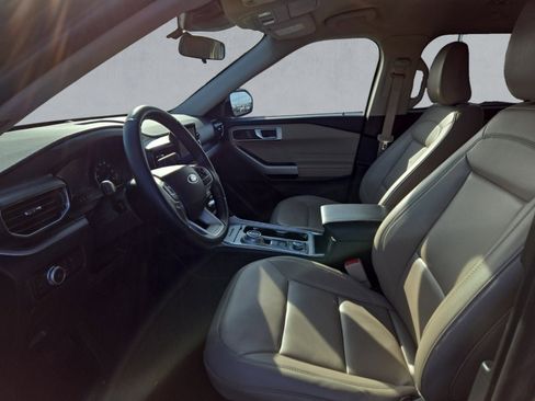 Certified 2023 Ford Explorer XLT w/ Equipment Group 202A image 11