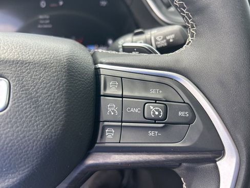 Used 2024 Jeep Grand Cherokee Limited w/ Black Appearance Package RWD image 45