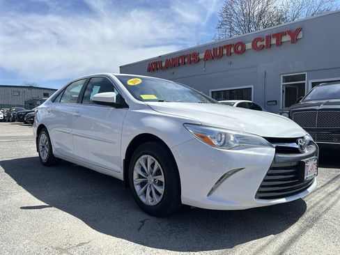 Used 2016 Toyota Camry LE FWD image 3