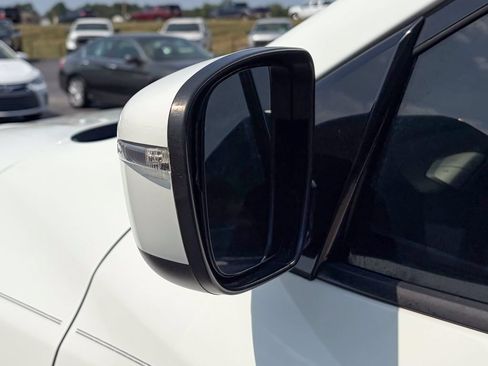 Used 2018 Nissan Pathfinder S AWD/4WD image 21