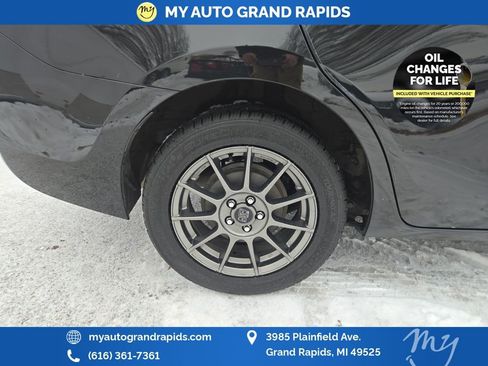 Used 2019 Toyota Corolla LE image 32