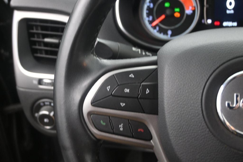 Used 2019 Jeep Cherokee Latitude Plus w/ Comfort/Convenience Group AWD/4WD image 32