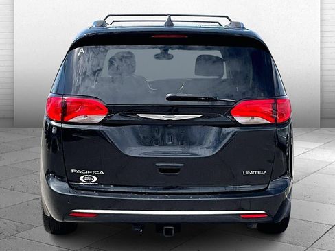 Used 2020 Chrysler Pacifica Limited image 3
