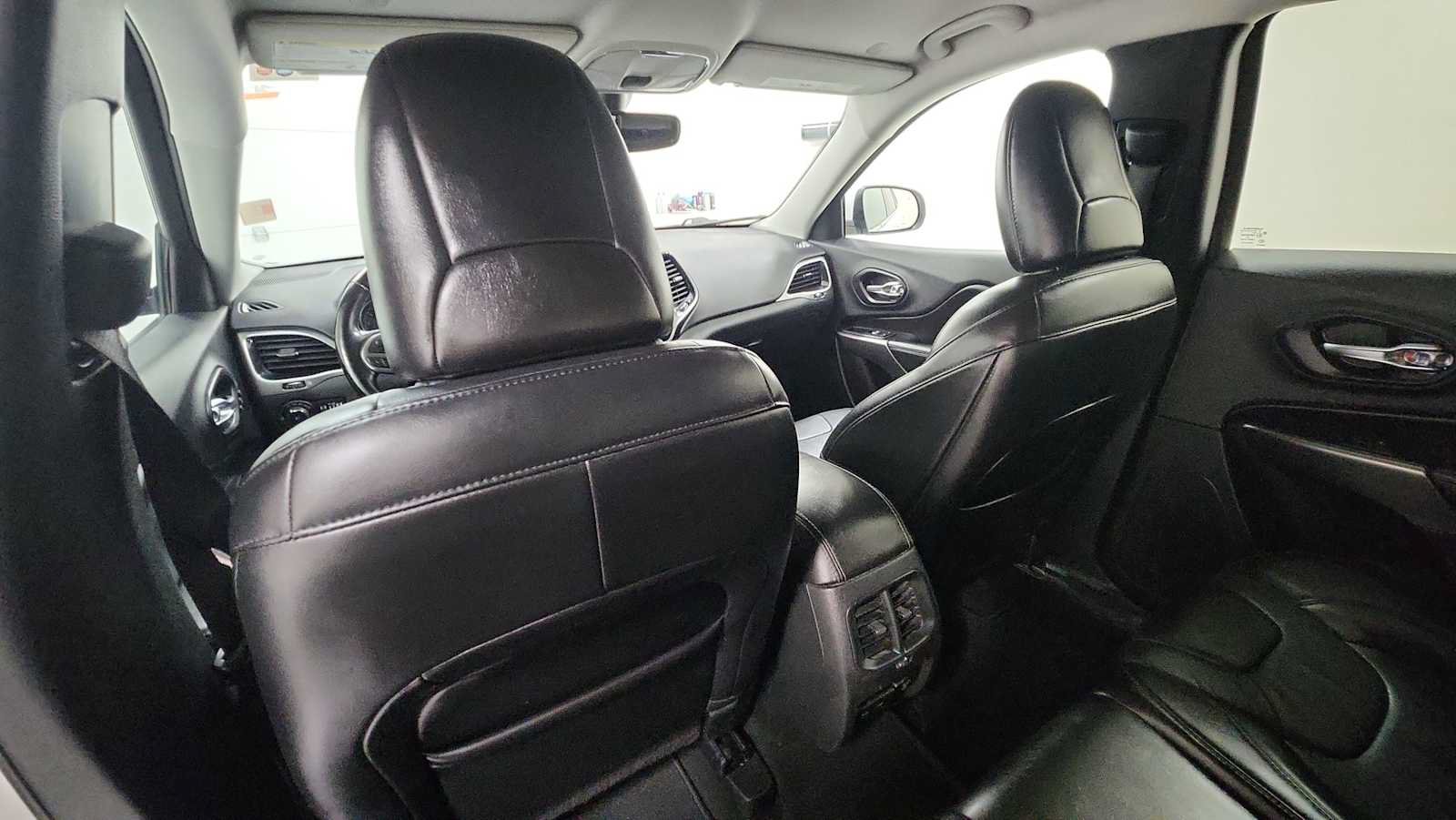 Used 2020 Jeep Cherokee Limited AWD/4WD image 24