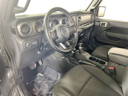Used 2022 Jeep Gladiator Sport AWD/4WD image 9